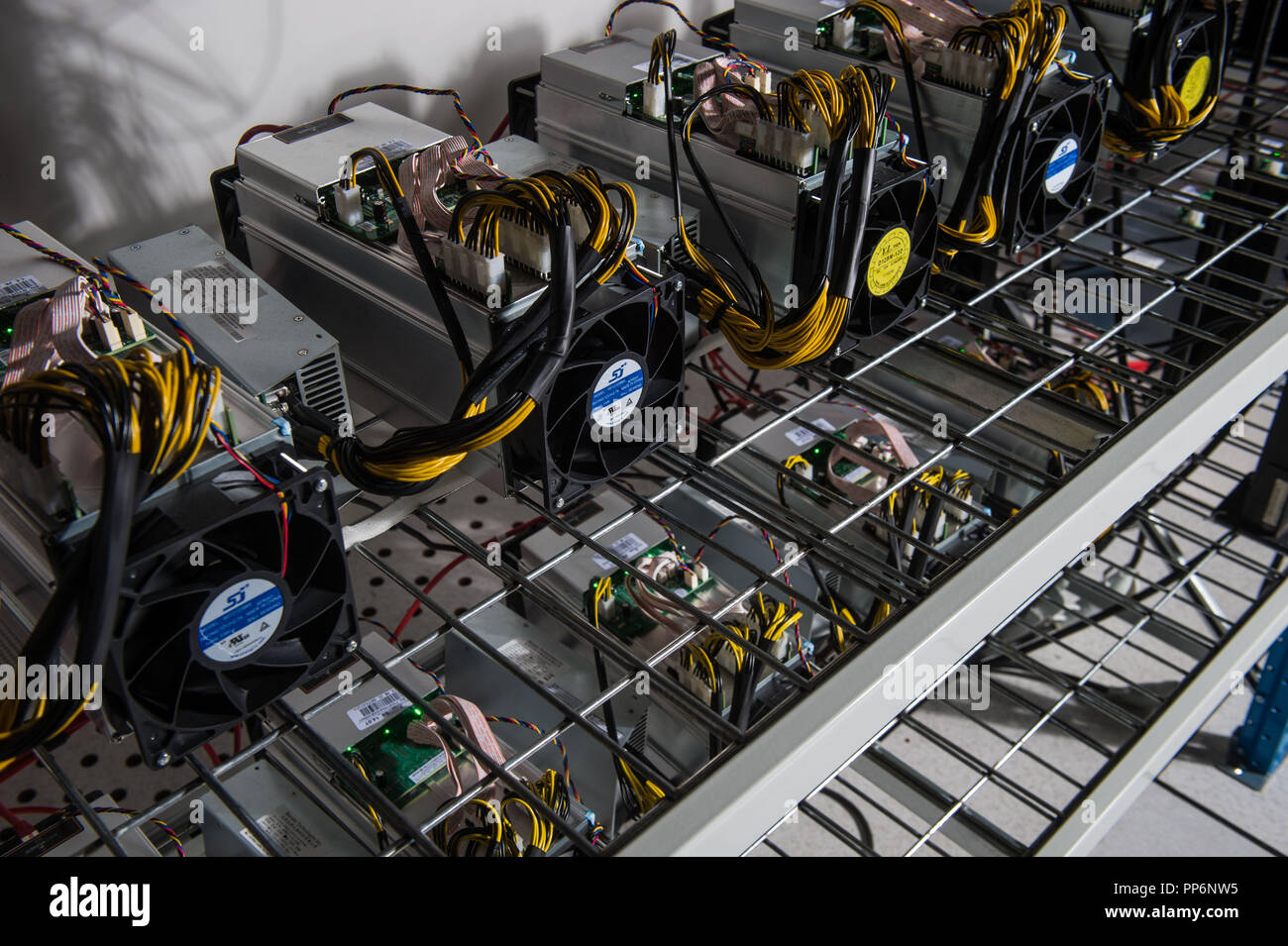 Orvault Frankreich Bigblock Rechenzentrum Bitcoin Mining Farm - 